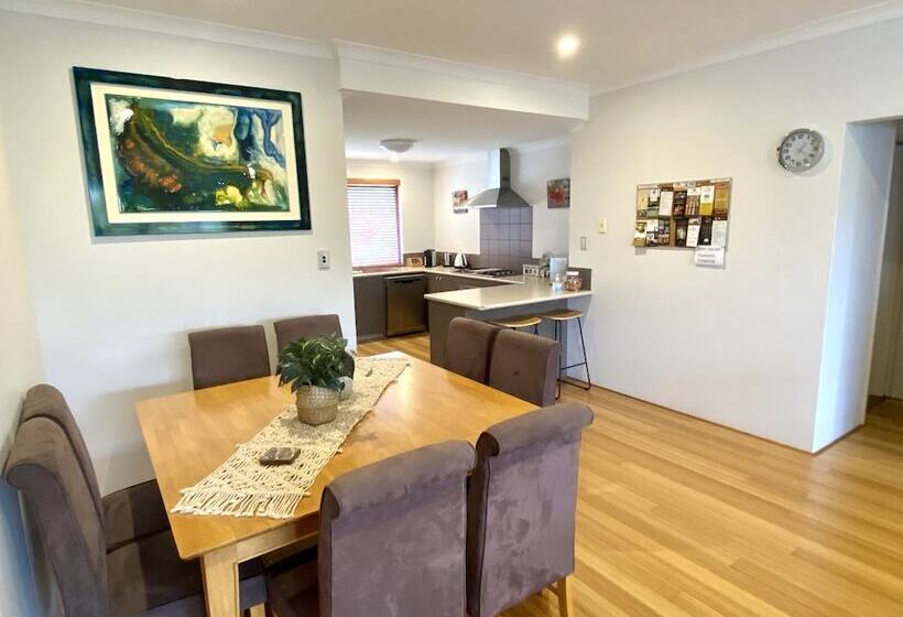 Baudins Of Busselton Bed And Breakfast   Adults Only