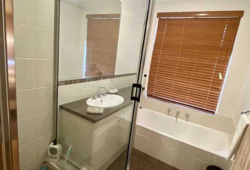 Baudins Of Busselton Bed And Breakfast   Adults Only