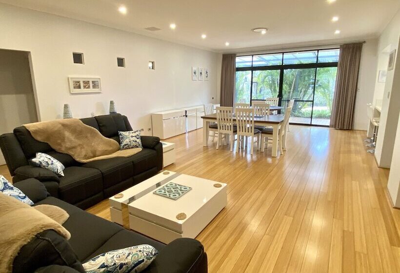 Baudins Of Busselton Bed And Breakfast   Adults Only