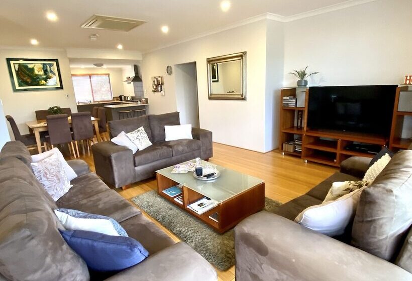 Baudins Of Busselton Bed And Breakfast   Adults Only