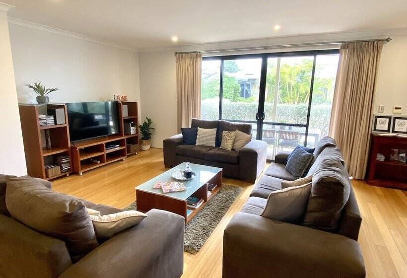 Baudins Of Busselton Bed And Breakfast   Adults Only