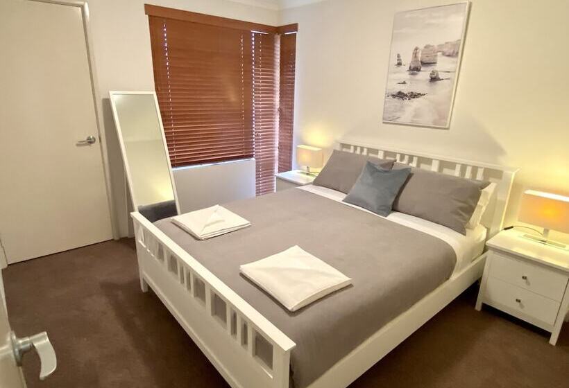 Baudins Of Busselton Bed And Breakfast   Adults Only