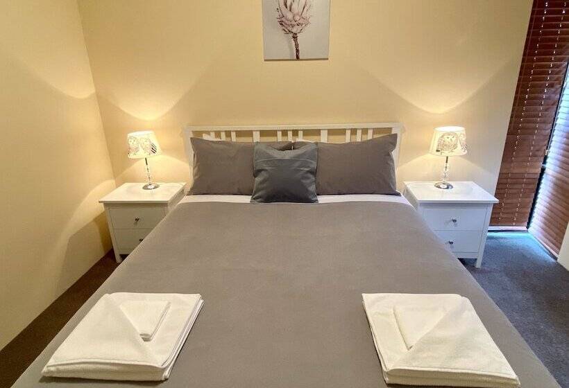 Baudins Of Busselton Bed And Breakfast   Adults Only