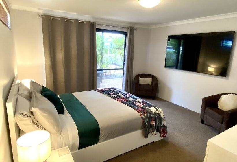 Baudins Of Busselton Bed And Breakfast   Adults Only