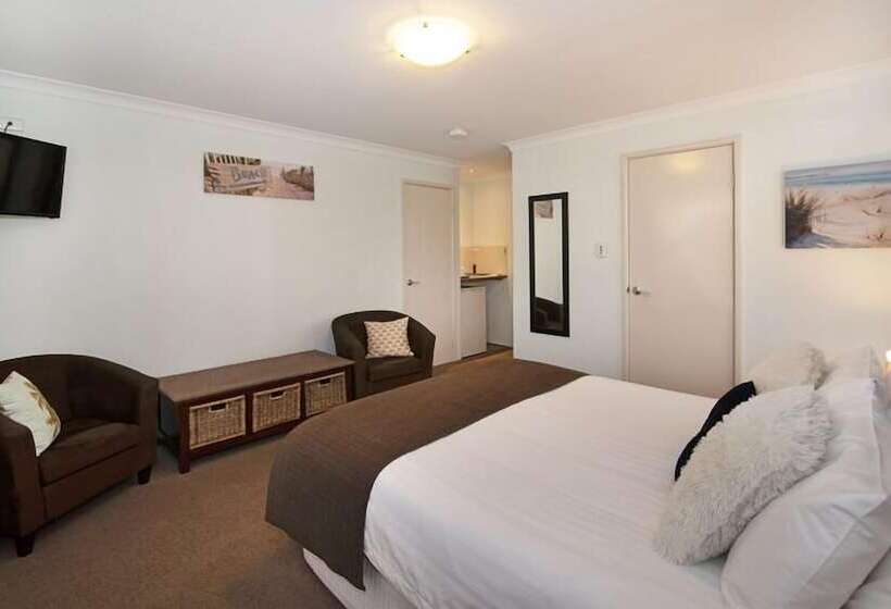 Baudins Of Busselton Bed And Breakfast   Adults Only