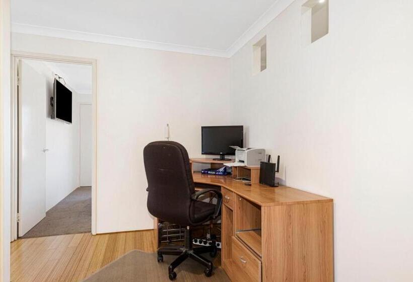 Baudins Of Busselton Bed And Breakfast   Adults Only