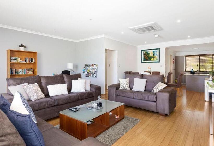 Baudins Of Busselton Bed And Breakfast   Adults Only