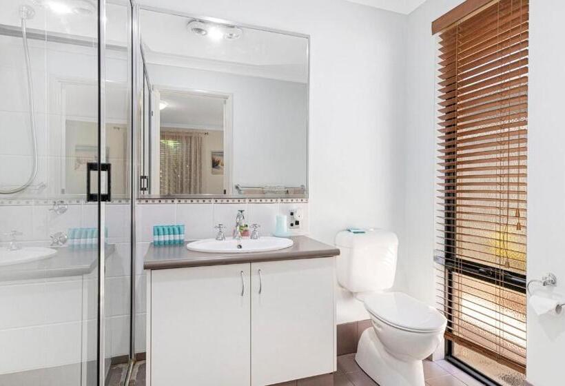 Baudins Of Busselton Bed And Breakfast   Adults Only