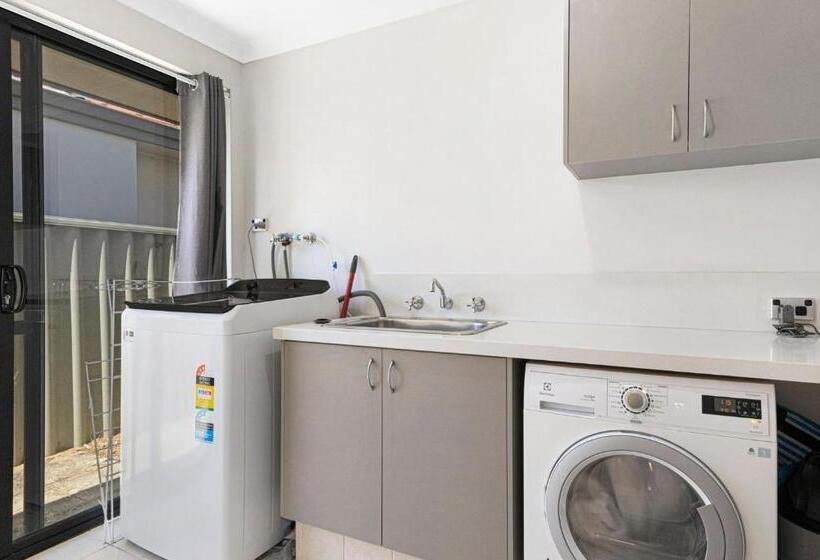 Baudins Of Busselton Bed And Breakfast   Adults Only