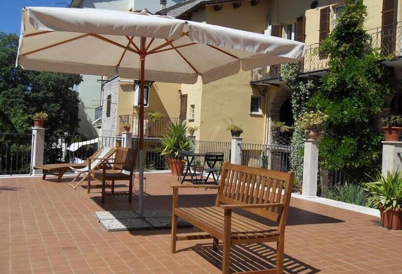 تختخواب و صبحانه Antico Borgo Piceno