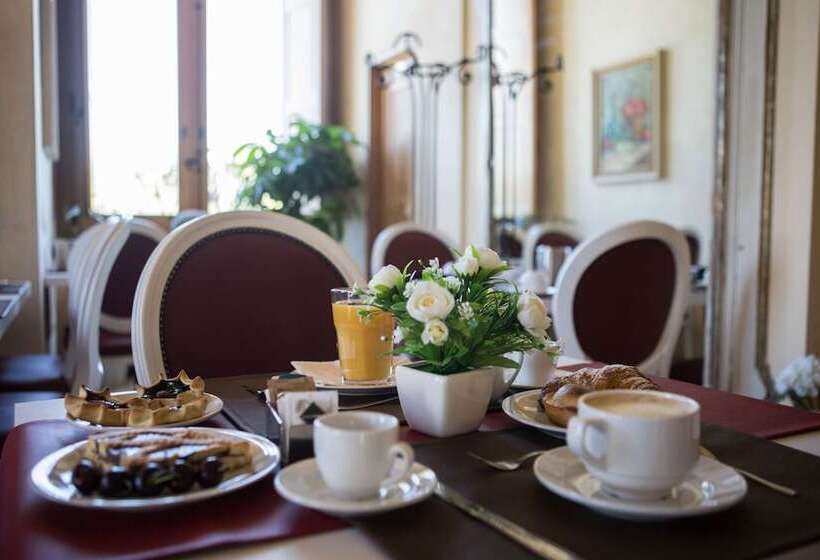 مبيت وإفطار Castello Castriota Scanderbeg