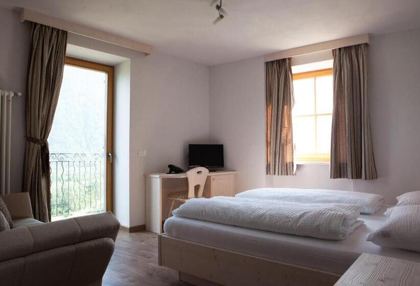 مبيت وإفطار Coronata Haus