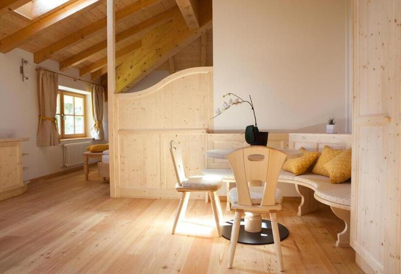 مبيت وإفطار Coronata Haus