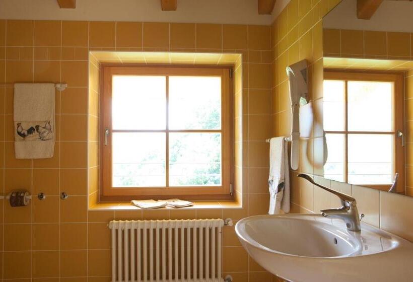 مبيت وإفطار Coronata Haus