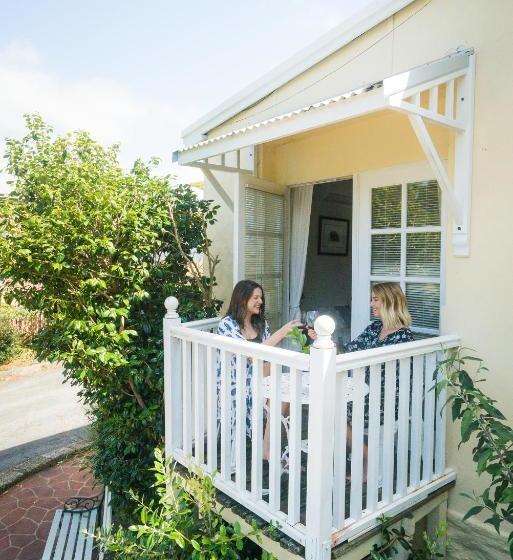 تختخواب و صبحانه Dunmoylen House