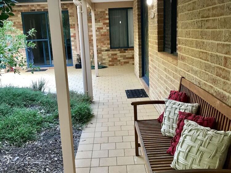 ベッドアンドブレックファースト Little Shangri La