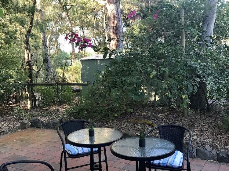 ベッドアンドブレックファースト Little Shangri La