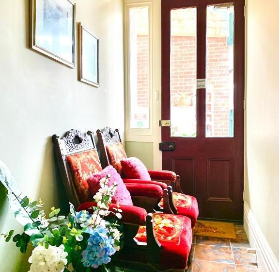 Bed and Breakfast Orana House