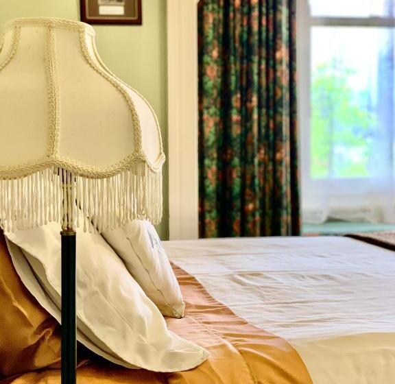 Bed and Breakfast Orana House