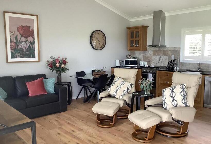 تختخواب و صبحانه Pericoe Retreat