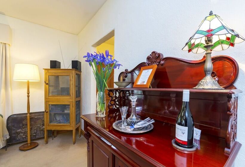 Country Pleasures Bed And Breakfast