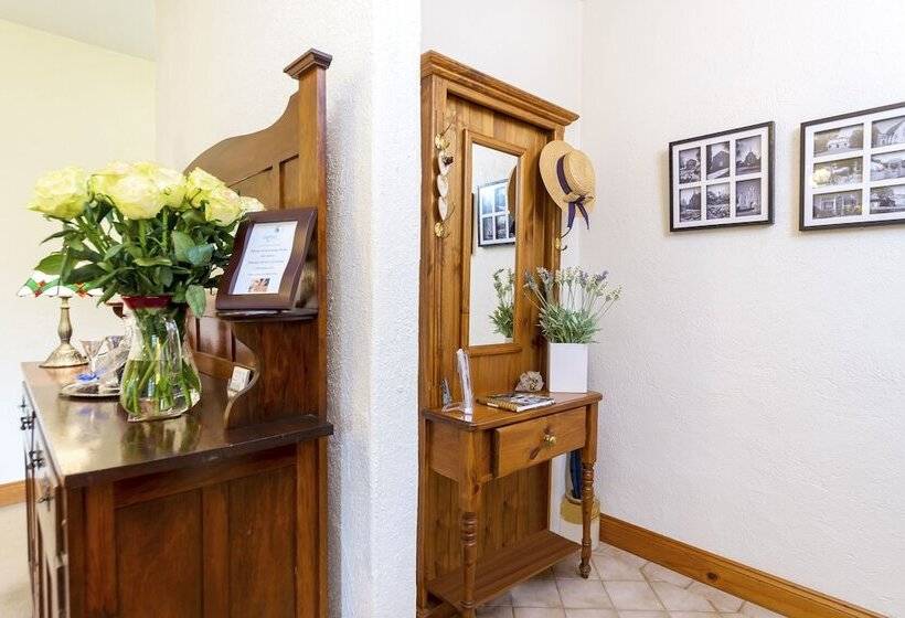 Country Pleasures Bed And Breakfast