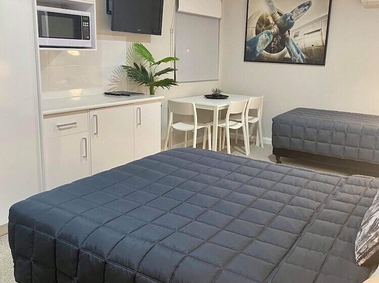 Estelle Kramer Motel