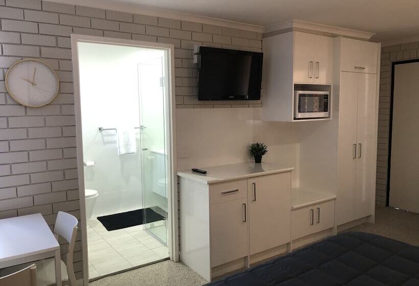 Estelle Kramer Motel