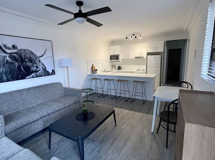 Estelle Kramer Motel