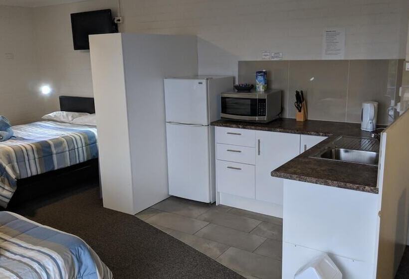 Harrington Village Motel