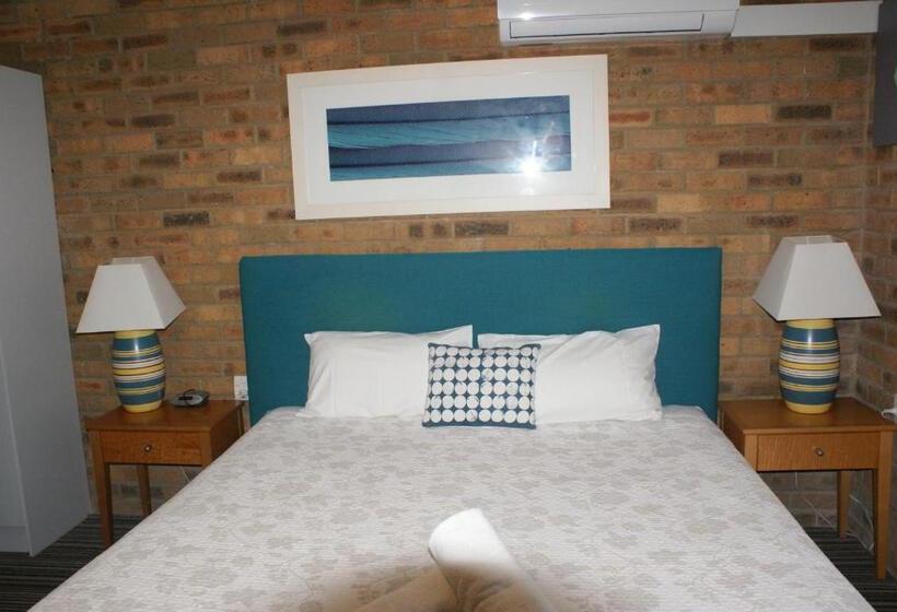Hawks Nest Motel