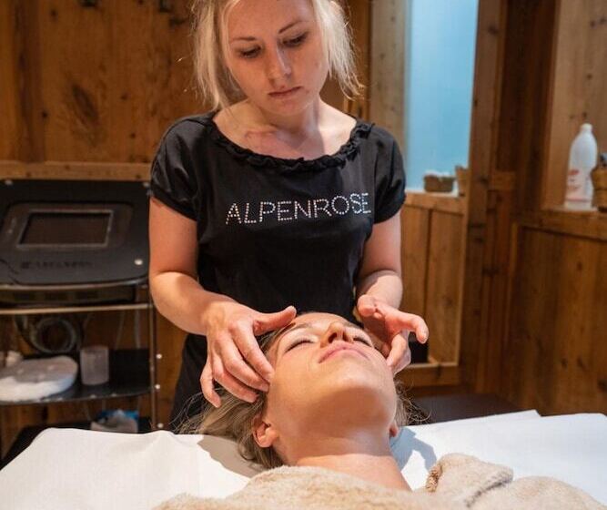 هتل Alpenrose Wellness