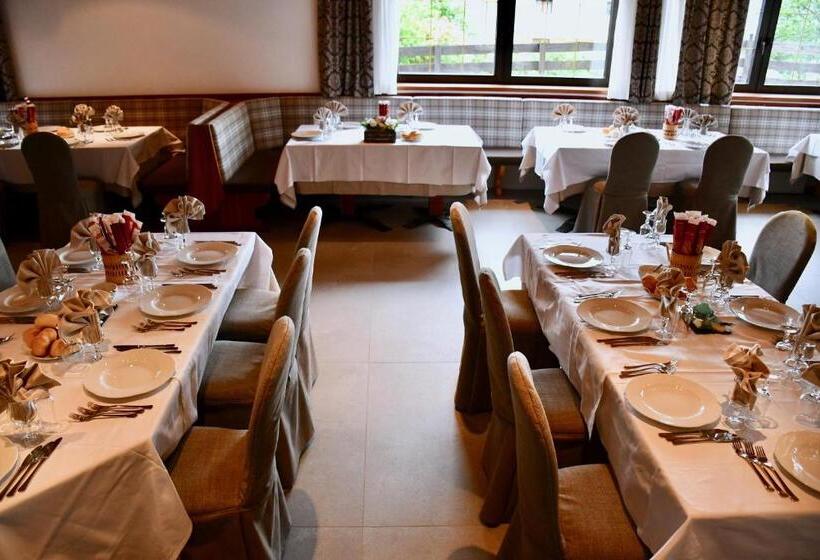 فندق Alpenrose Wellness