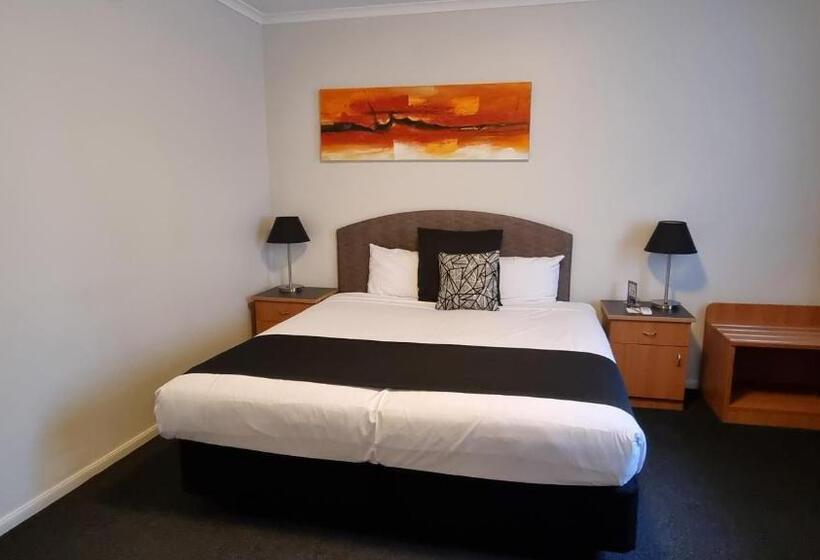 Alpha Hotel Canberra