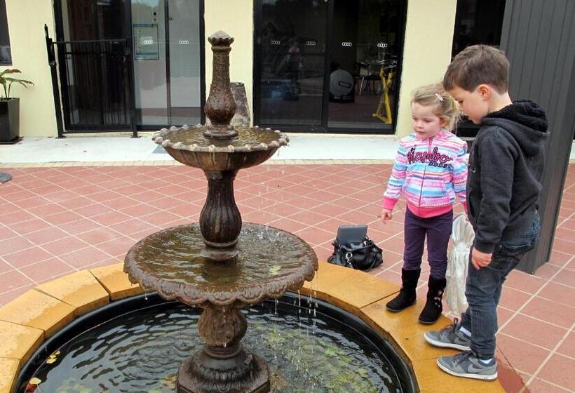 Alpha Hotel Canberra