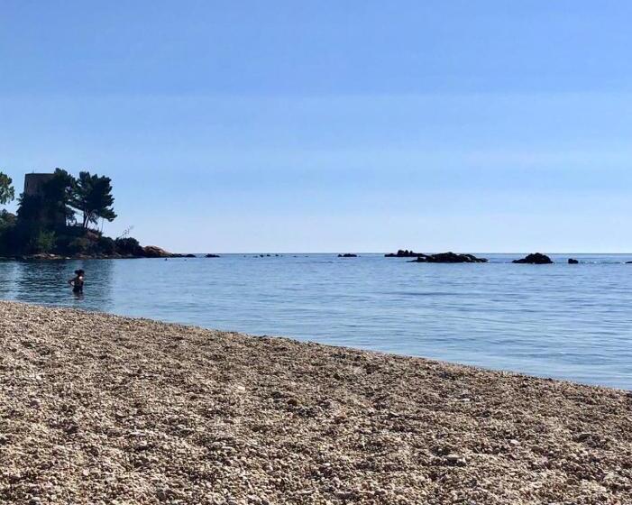 בית מלון כפרי Bia Maore