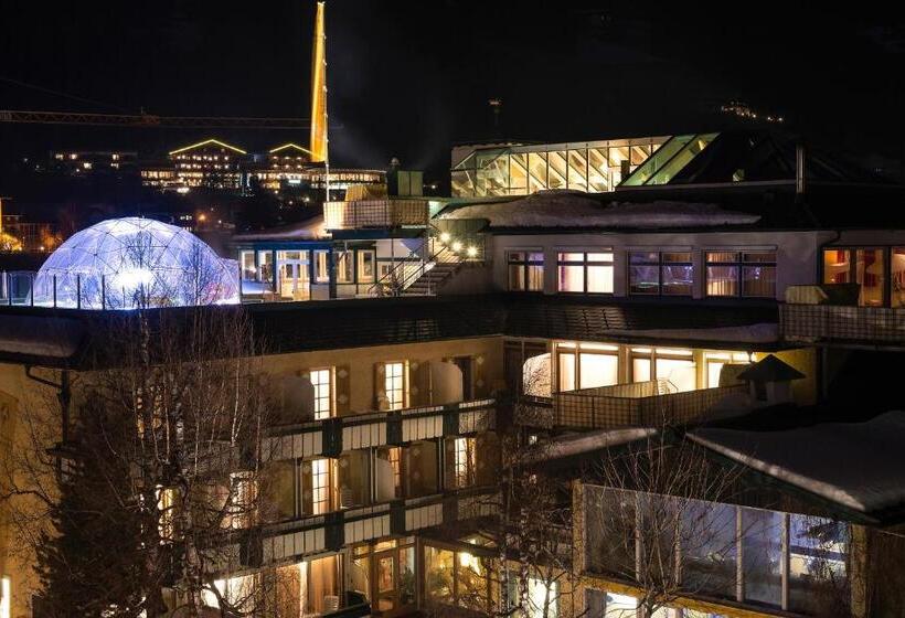 호텔 Cavallino Bianco   Weisses Roessl