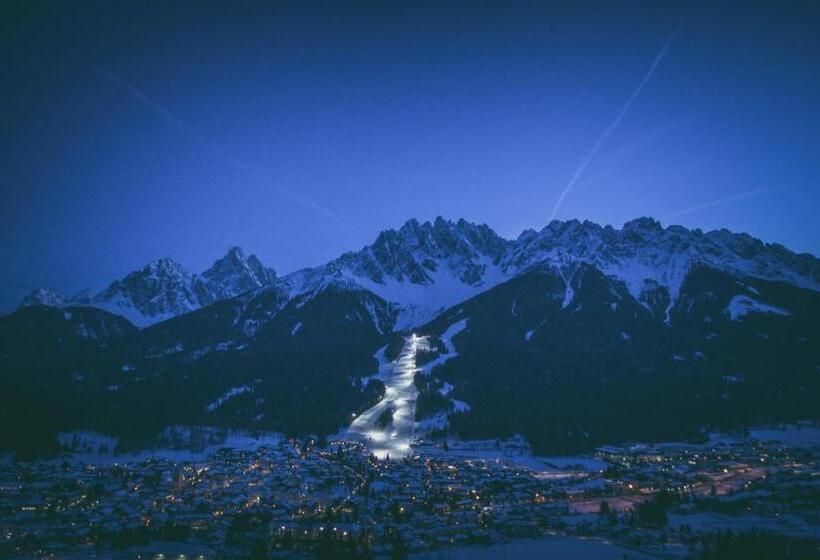 בית מלון כפרי Cavallino Bianco   Weisses Roessl