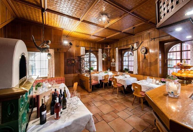 호텔 Cavallino Bianco   Weisses Roessl