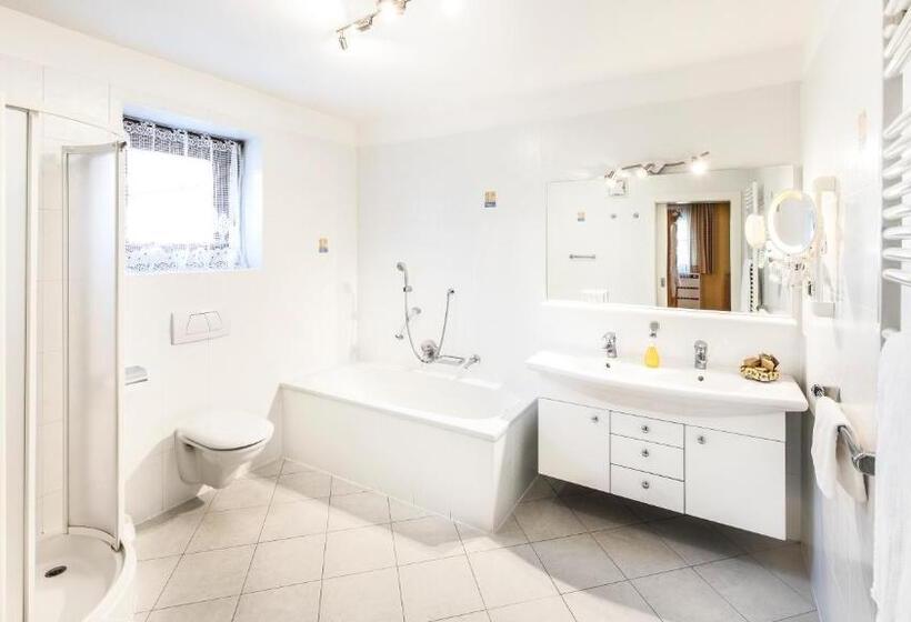 호텔 Cavallino Bianco   Weisses Roessl