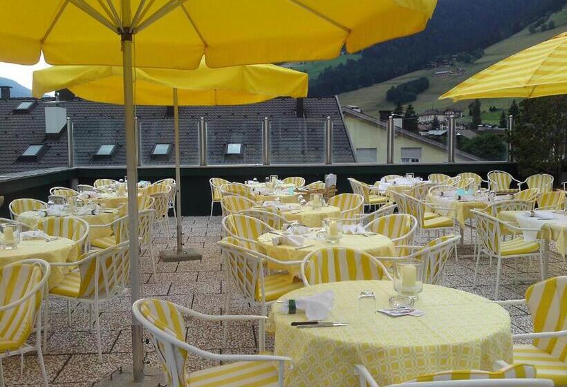 בית מלון כפרי Cavallino Bianco   Weisses Roessl