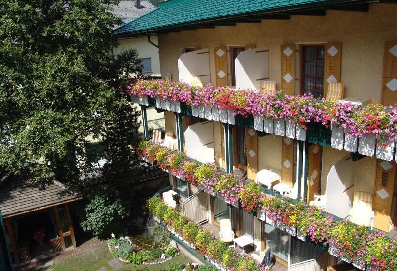 호텔 Cavallino Bianco   Weisses Roessl