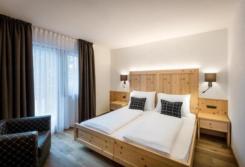 בית מלון כפרי Des Alpes