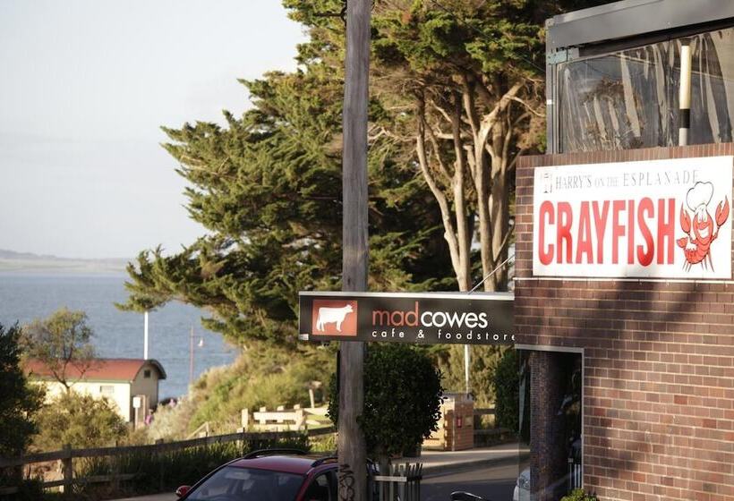 호텔 The Castle  Villa By The Sea