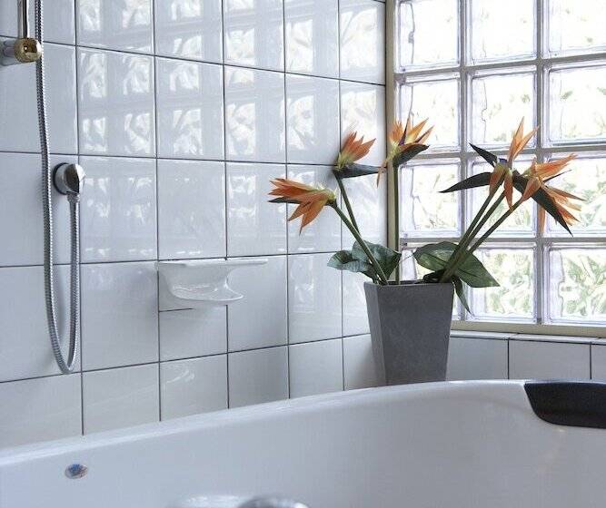 호텔 The Castle  Villa By The Sea