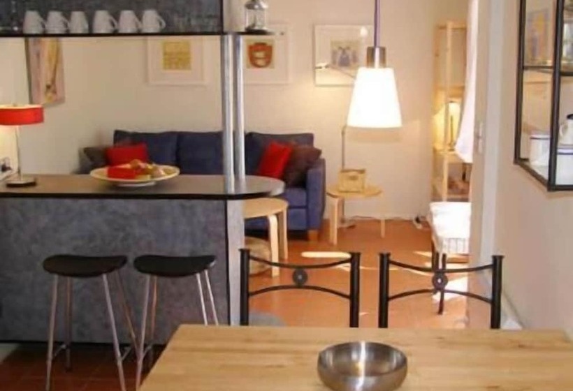 호텔 The Castle  Villa By The Sea