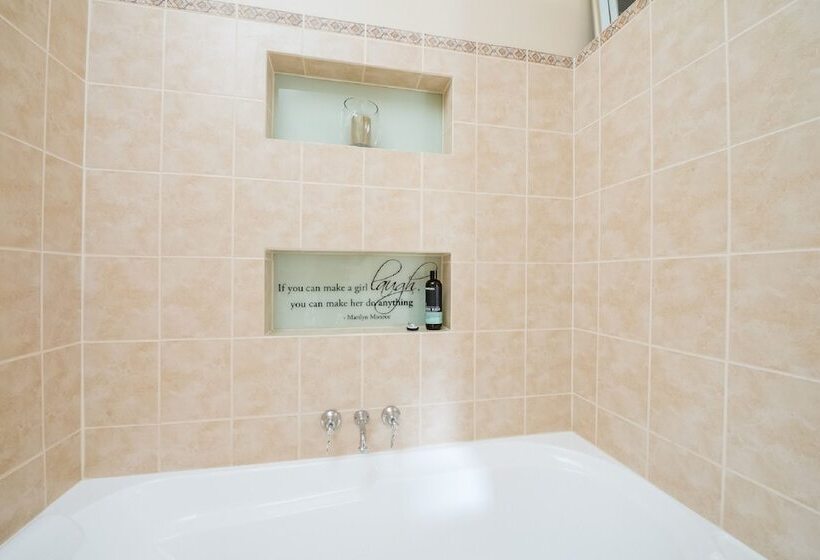 Jones On Wilson Boutique B&b