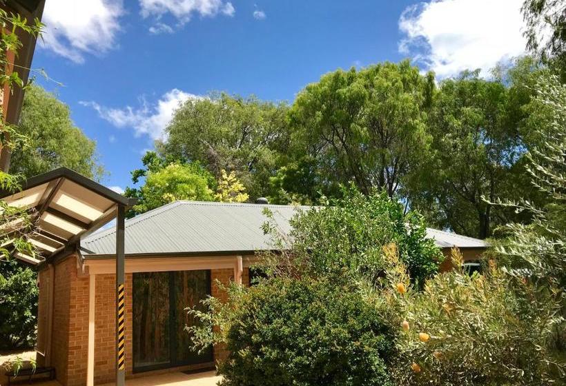 ベッドアンドブレックファースト Little Shangri La