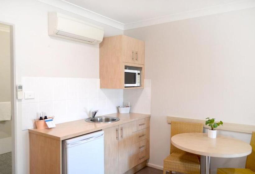 Mackellar Motel