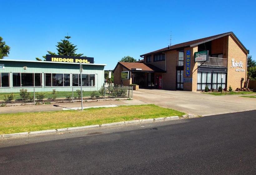 Majestic Motel